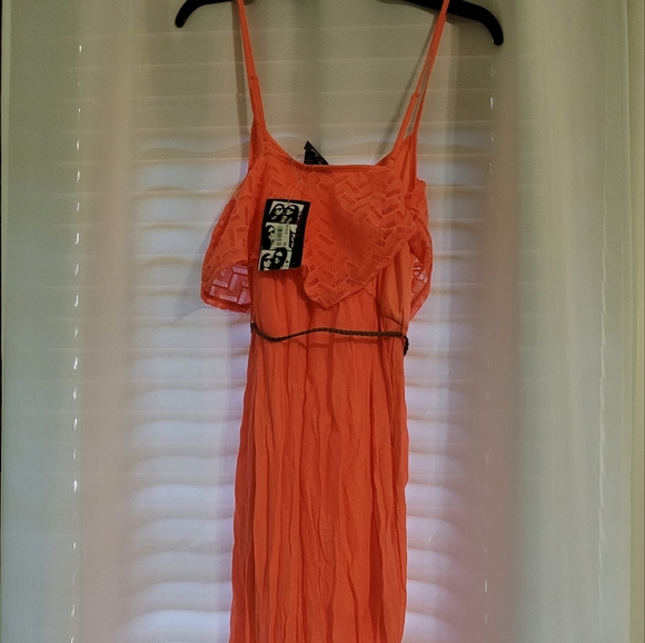 Coral Maxi Dress - Picture 4 of 9